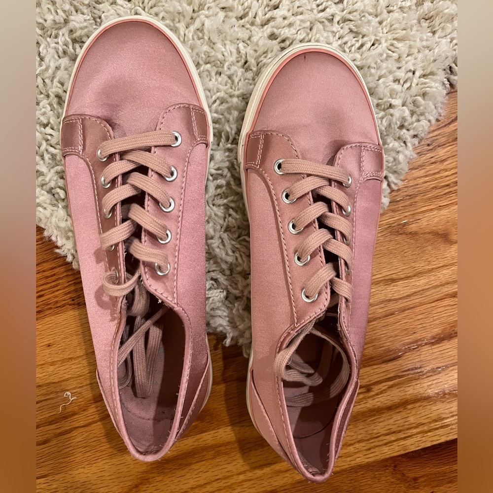 Super cute! Gap sz 8.5 pinky/mauve satin sneakers. Perfect condition!